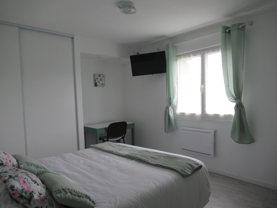 chambre avec lit double